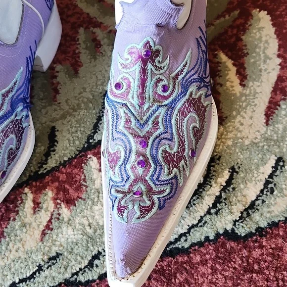 El General White Embroidered Rhinestone Leather Boots - Picture 5 of 9